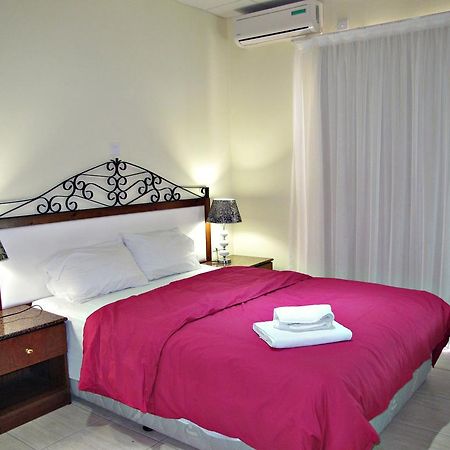 Mackenzie Beach Hotel 라르나카 외부 사진