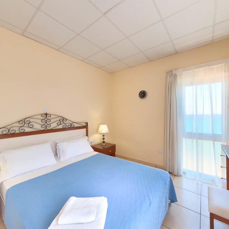 Mackenzie Beach Hotel 라르나카 외부 사진