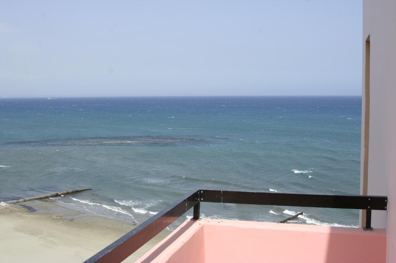 Mackenzie Beach Hotel 라르나카 객실 사진