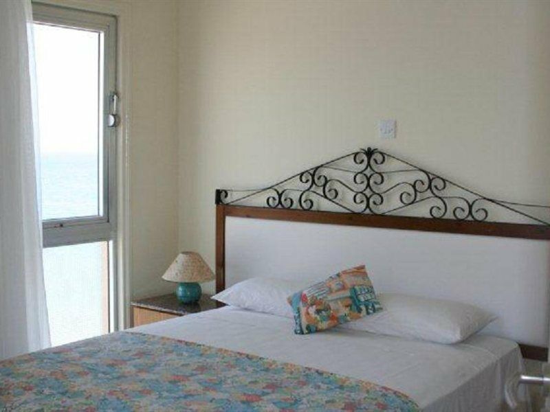 Mackenzie Beach Hotel 라르나카 외부 사진