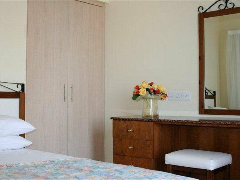 Mackenzie Beach Hotel 라르나카 객실 사진