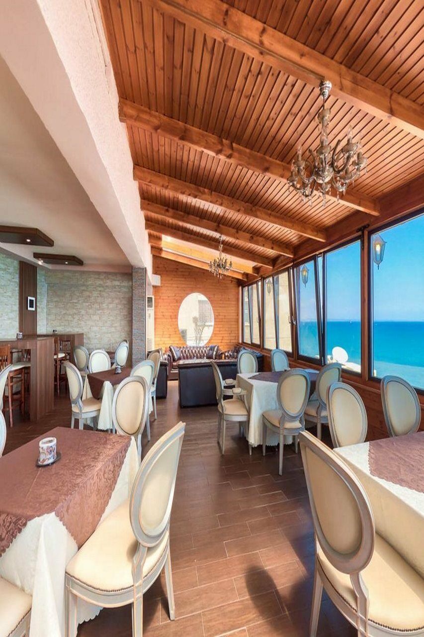 Mackenzie Beach Hotel 라르나카 외부 사진