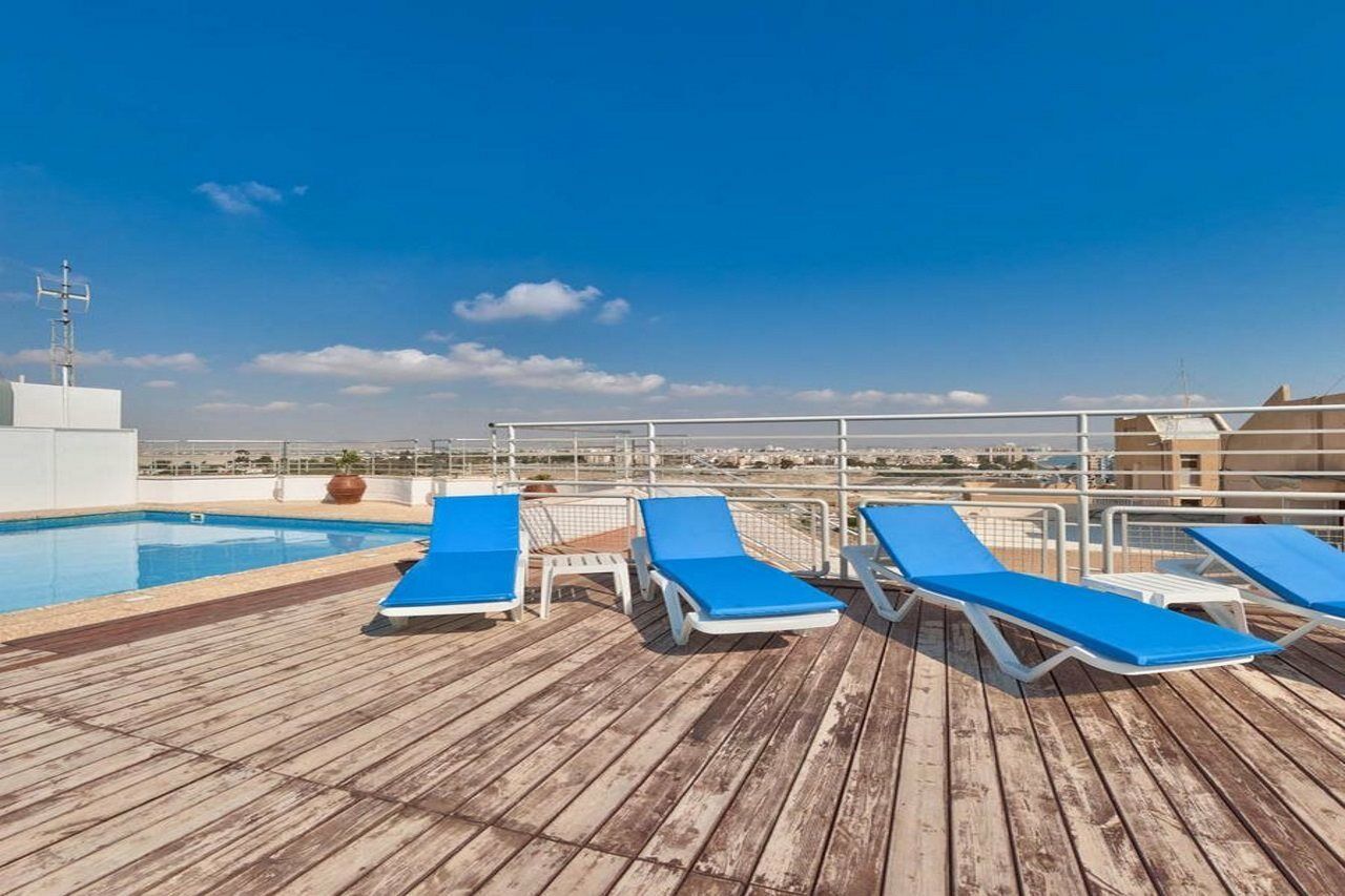 Mackenzie Beach Hotel 라르나카 외부 사진