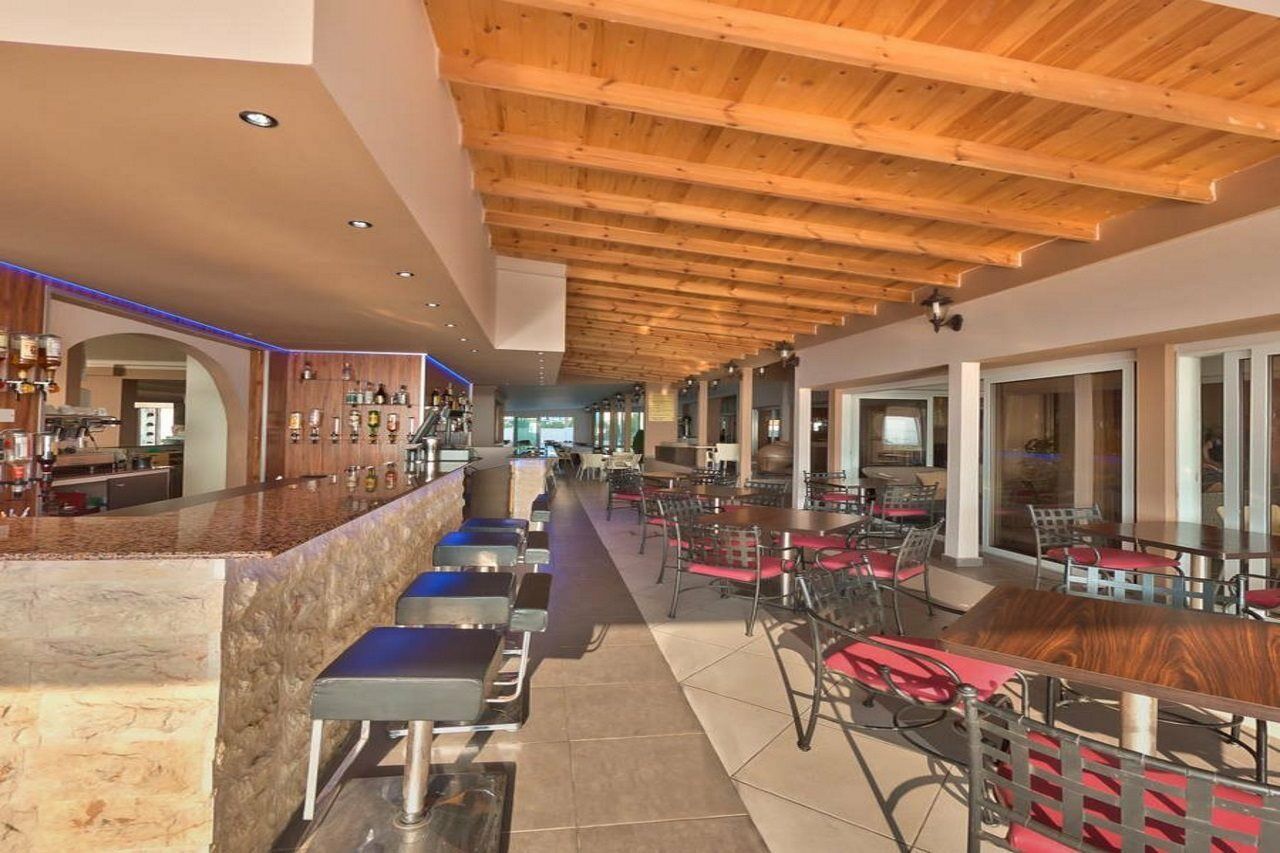 Mackenzie Beach Hotel 라르나카 외부 사진