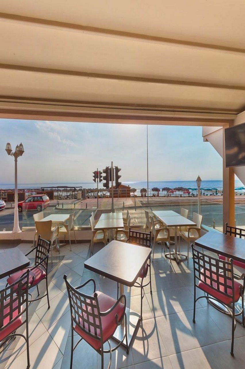 Mackenzie Beach Hotel 라르나카 외부 사진