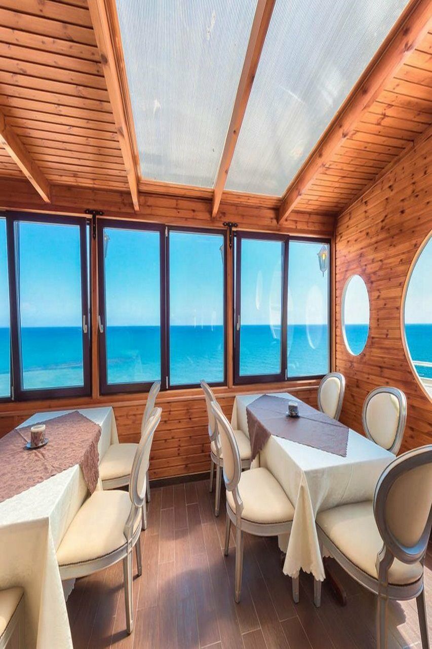 Mackenzie Beach Hotel 라르나카 외부 사진